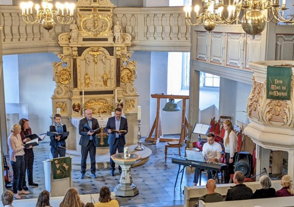 Beitragsbild zu SommerMusikAbend für SUMBAWANGA in der Schlosskirche Dresden-Lockwitz am 2. September 2022